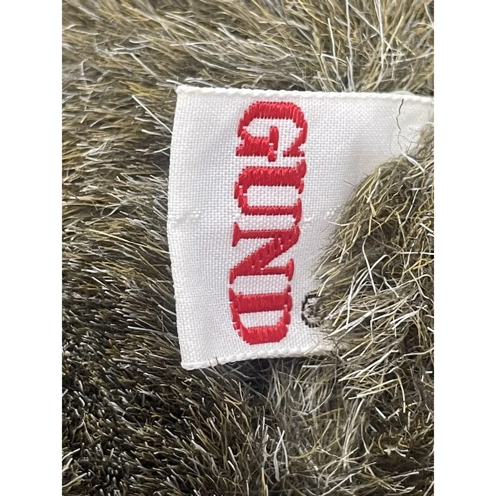 Gund or holes stains